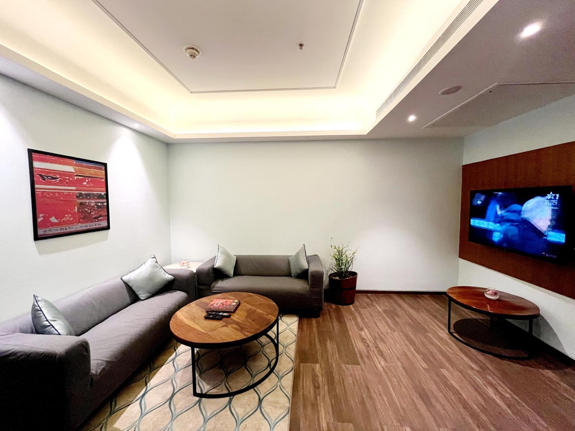 Gift City Club, A Member Of Radisson Individuals Гандинагар Екстериор снимка