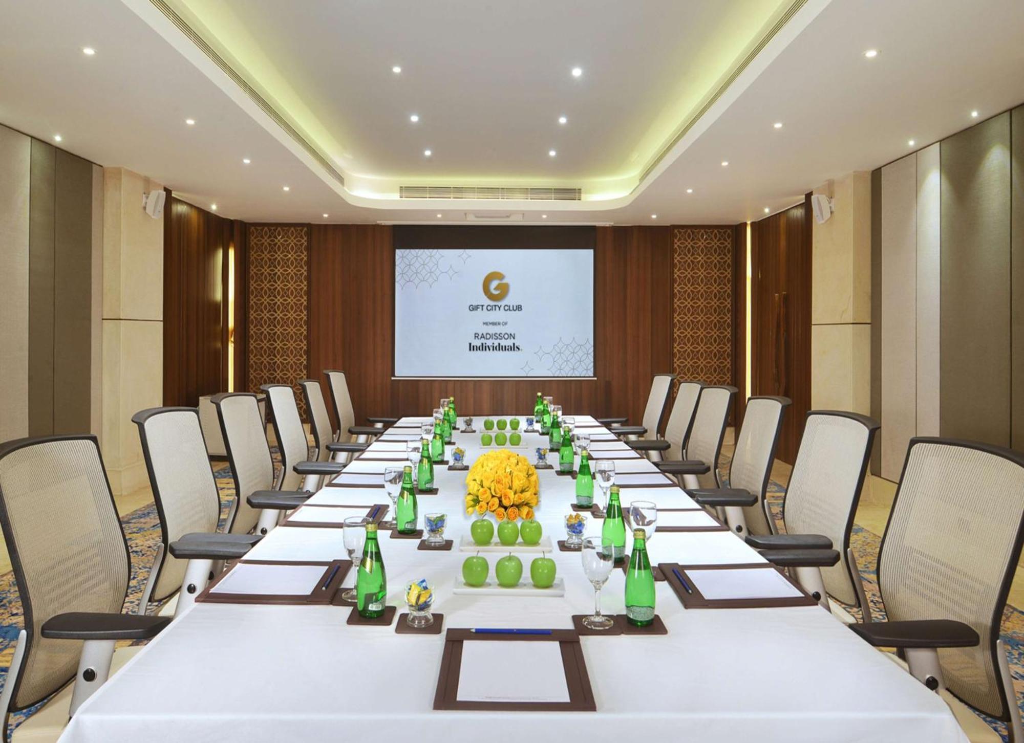 Gift City Club, A Member Of Radisson Individuals Гандинагар Екстериор снимка