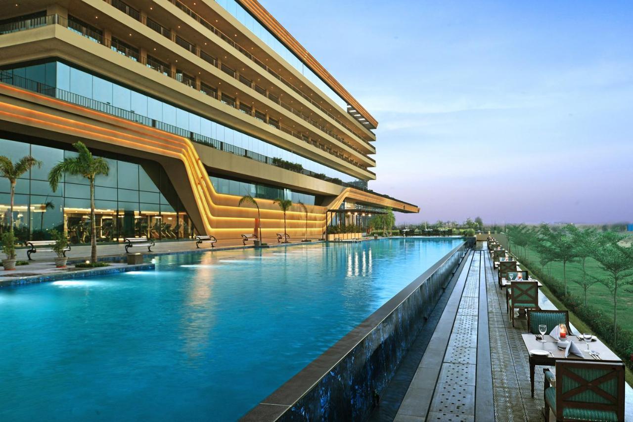 Gift City Club, A Member Of Radisson Individuals Гандинагар Екстериор снимка
